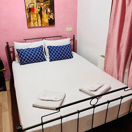 מלון By Sukru אדאלר