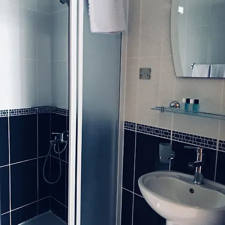 מלון By Sukru אדאלר